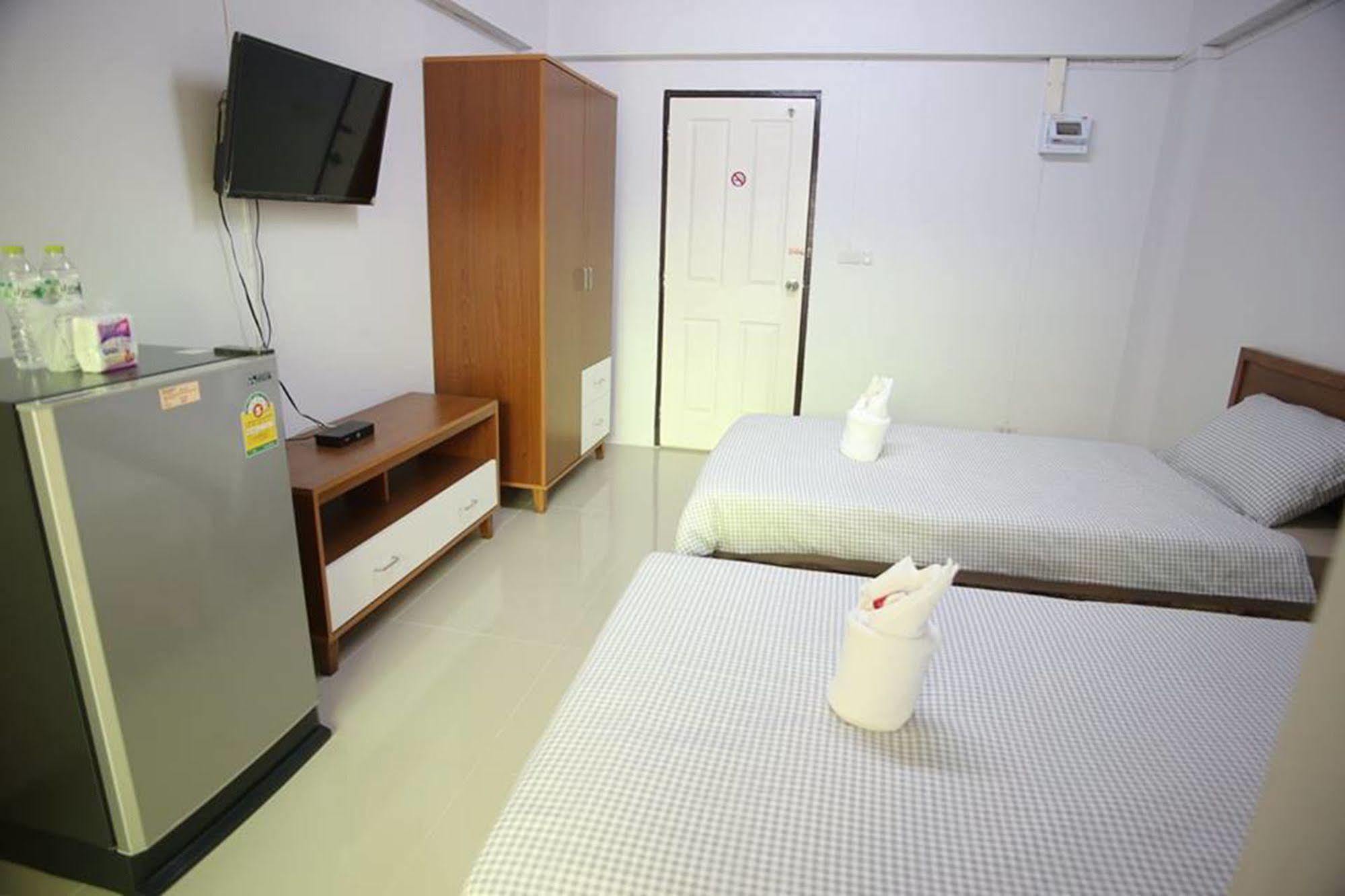 I-Home Residence And Hotel Pluak Daeng Ngoại thất bức ảnh